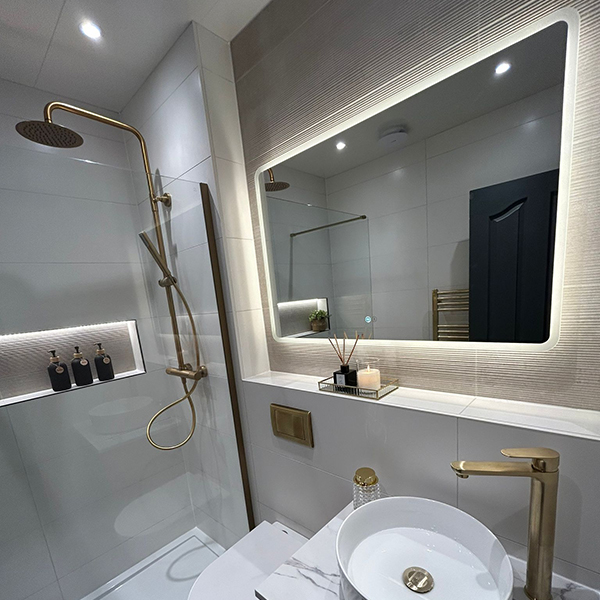 1000x700mm Bluetooth LED Bathroom Mirror in brand new Bathroom