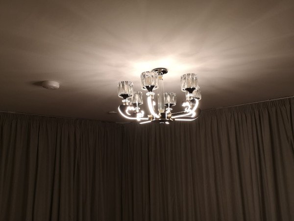 two-tone-chandelier-mirrored-arms