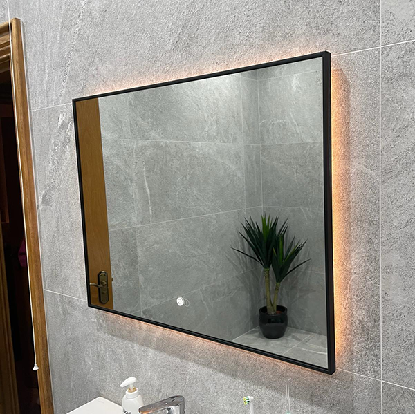 800x600mm bluetooth bathroom mirror with a black frame